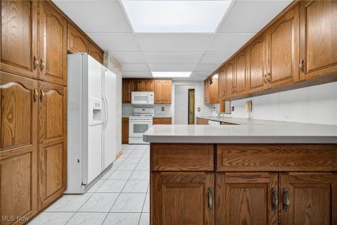 100 E Decker Drive Seven Hills OH 44131
