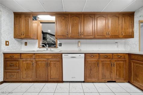 100 E Decker Drive Seven Hills OH 44131