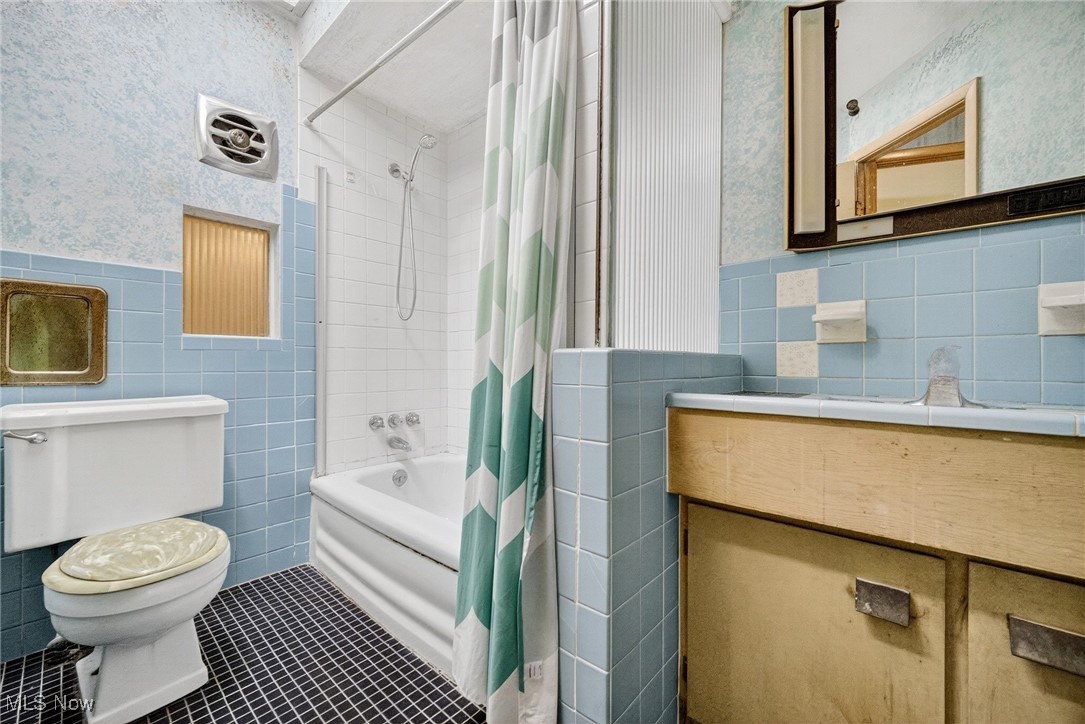 100 E Decker Drive Seven Hills OH 44131
