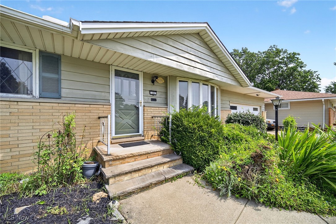100 E Decker Drive Seven Hills OH 44131