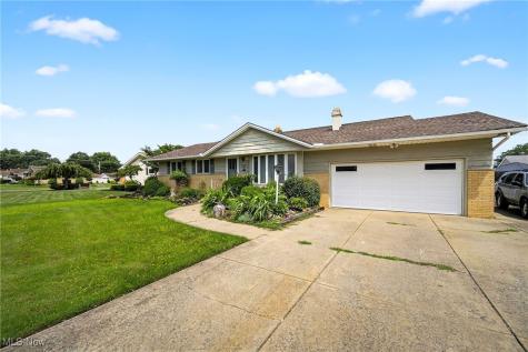 100 E Decker Drive Seven Hills OH 44131