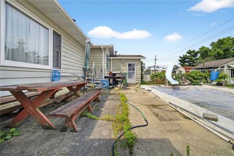 100 E Decker Drive Seven Hills OH 44131