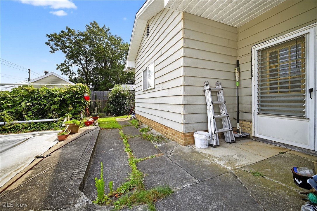 100 E Decker Drive Seven Hills OH 44131