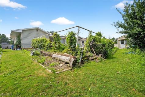 100 E Decker Drive Seven Hills OH 44131