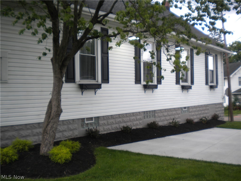 139 W State Street Barberton OH 44203