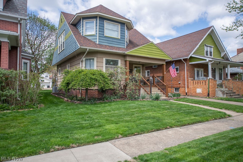 716 N Dawson Street Uhrichsville OH 44683