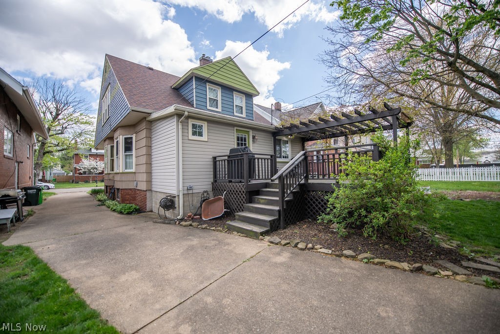 716 N Dawson Street Uhrichsville OH 44683