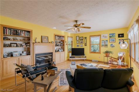 5174 Oakhill Street Louisville OH 44641