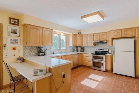 5174 Oakhill Street Louisville OH 44641