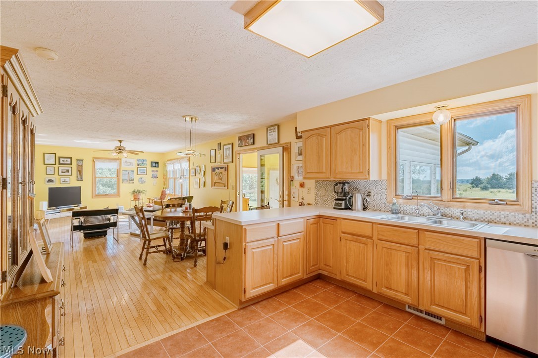 5174 Oakhill Street Louisville OH 44641