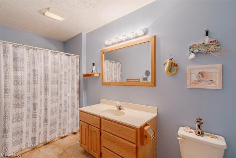 5174 Oakhill Street Louisville OH 44641