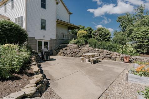 5174 Oakhill Street Louisville OH 44641