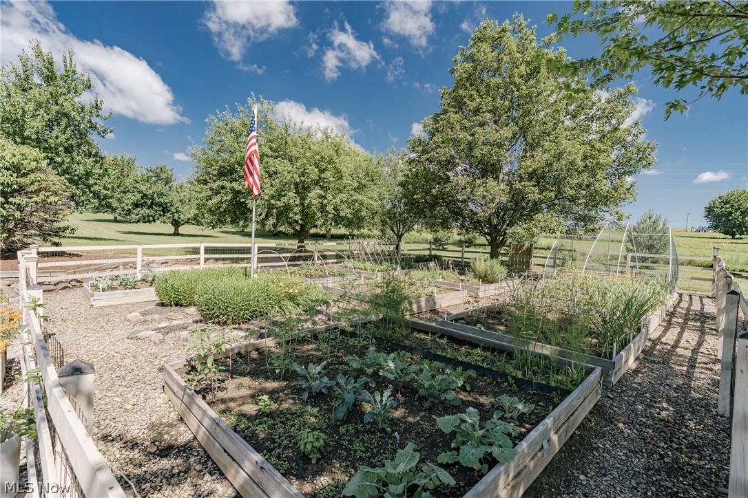 5174 Oakhill Street Louisville OH 44641