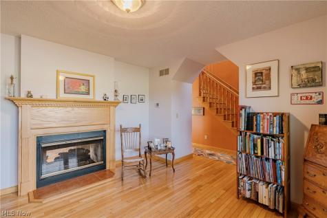 5174 Oakhill Street Louisville OH 44641