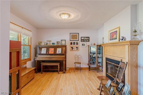 5174 Oakhill Street Louisville OH 44641