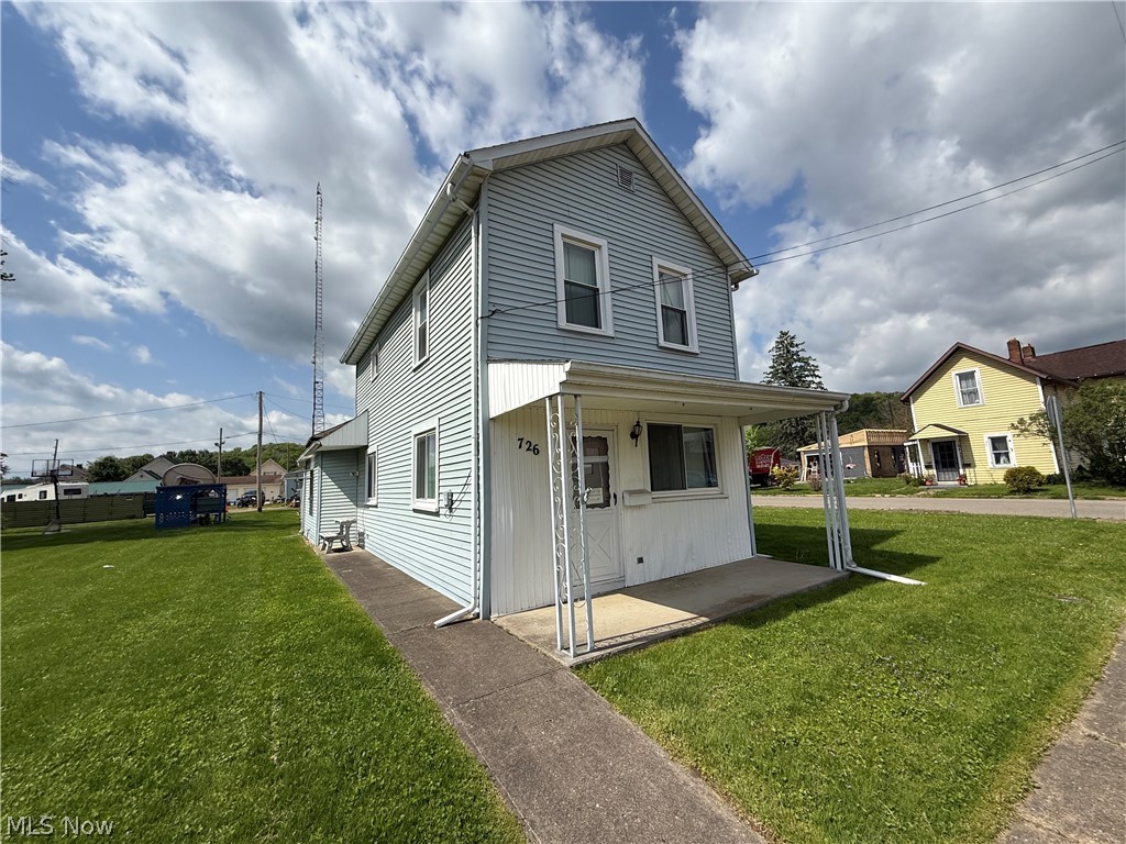 726 W 1st Street Uhrichsville OH 44683