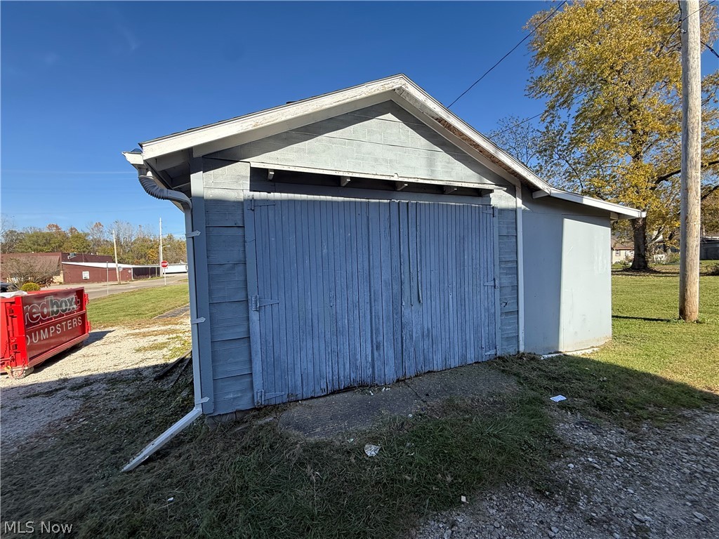 726 W 1st Street Uhrichsville OH 44683