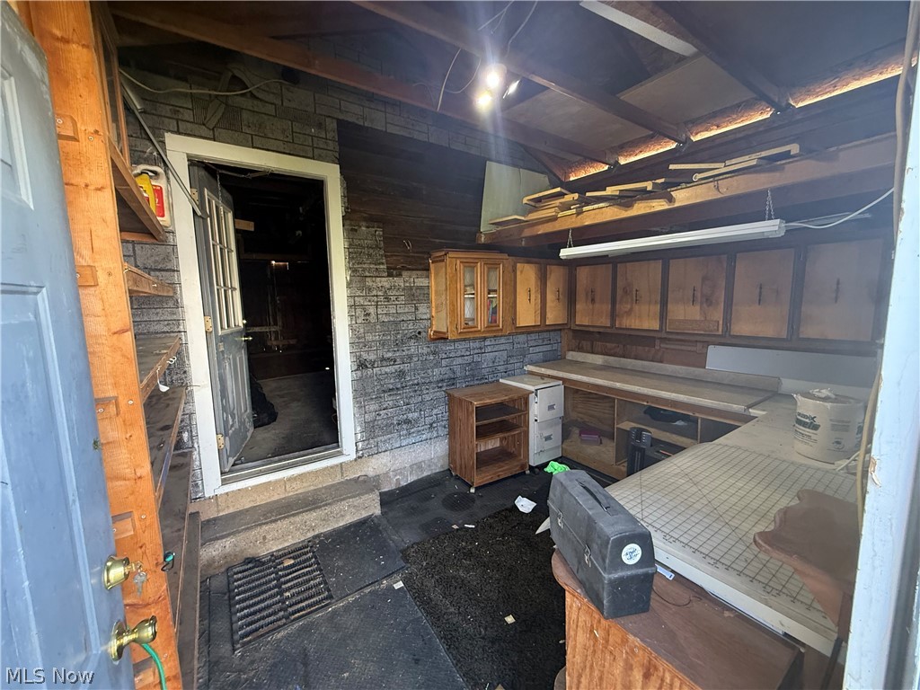 726 W 1st Street Uhrichsville OH 44683