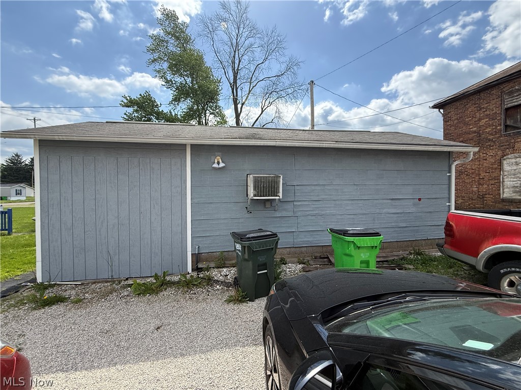 726 W 1st Street Uhrichsville OH 44683