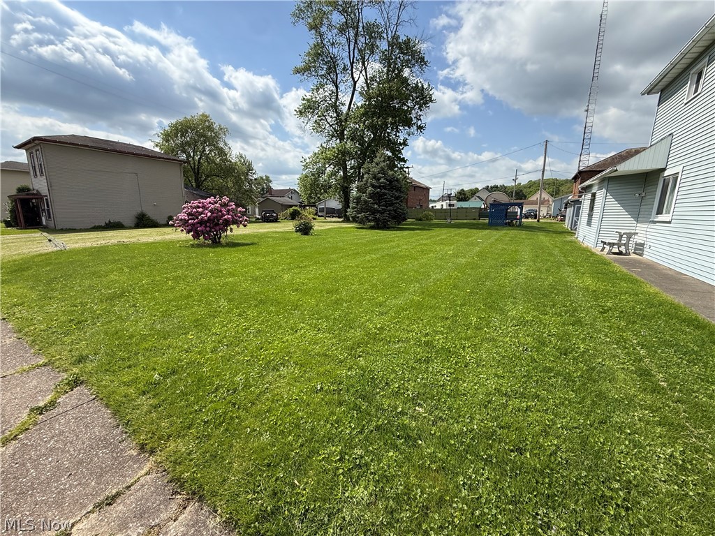 726 W 1st Street Uhrichsville OH 44683