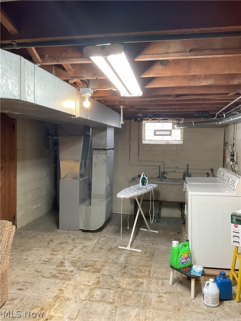 19409 Cherokee Avenue Cleveland OH 44119