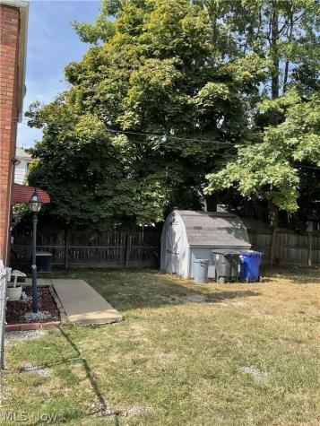 19409 Cherokee Avenue Cleveland OH 44119