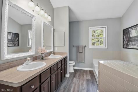 705 Lake Trail Aurora OH 44202