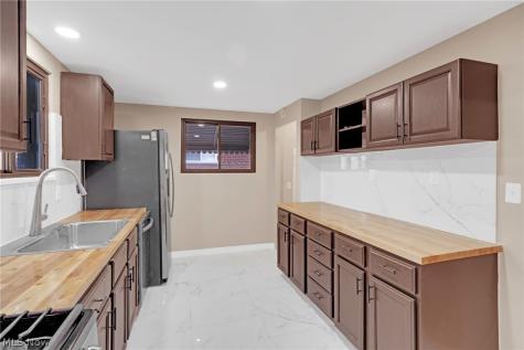 6377 Ledgebrook Drive Brook Park OH 44142