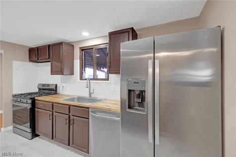 6377 Ledgebrook Drive Brook Park OH 44142
