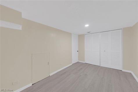 6377 Ledgebrook Drive Brook Park OH 44142