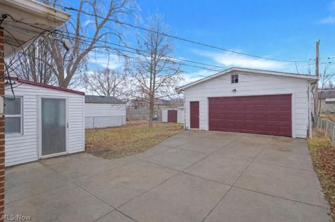 6377 Ledgebrook Drive Brook Park OH 44142