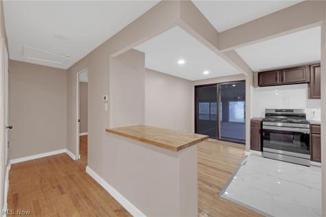 6377 Ledgebrook Drive Brook Park OH 44142