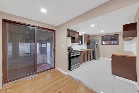 6377 Ledgebrook Drive Brook Park OH 44142