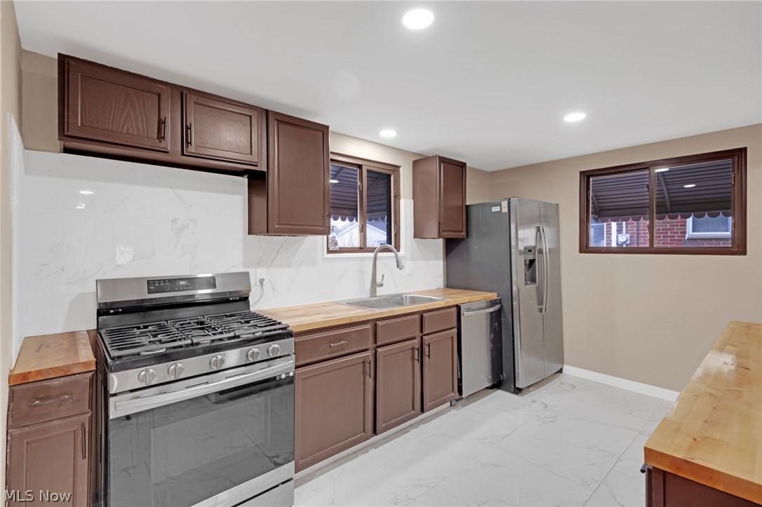 6377 Ledgebrook Drive Brook Park OH 44142