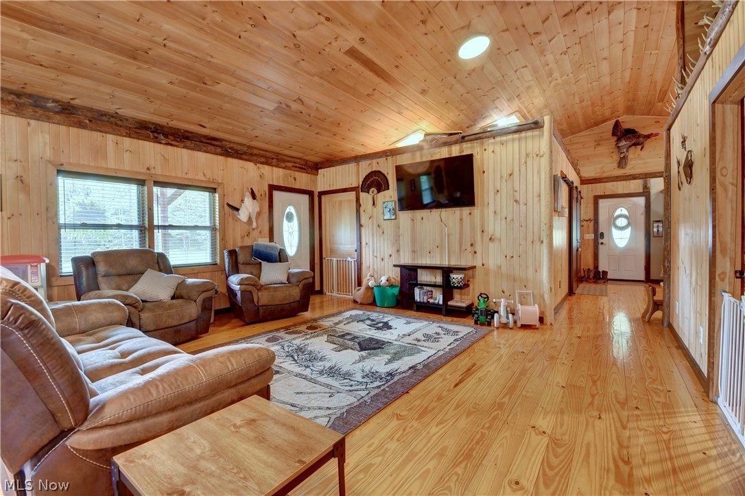 10799 Seminary Road Kimbolton OH 43749