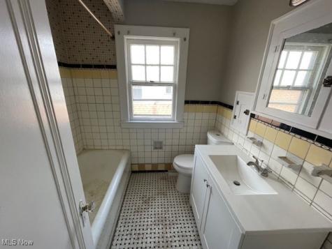 18402 Edgerton Road Cleveland OH 44119