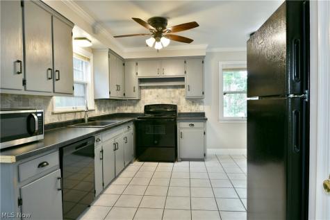 94 Jennette Drive Youngstown OH 44512