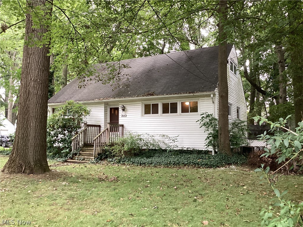 2112 Woodland Street NE Warren OH 44483