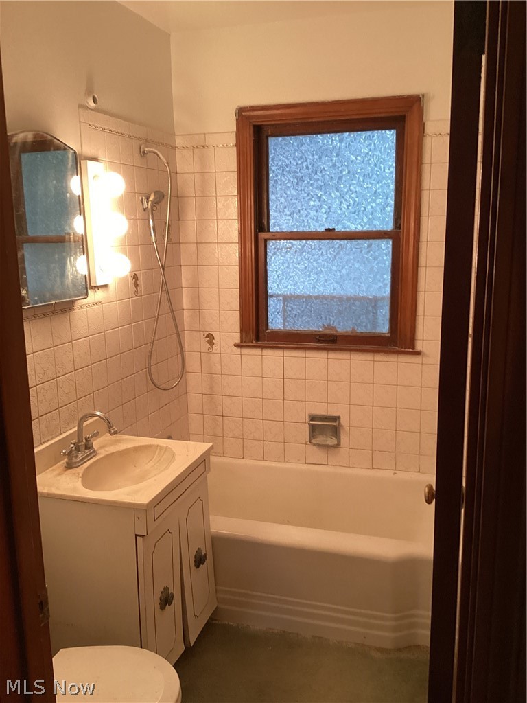 2112 Woodland Street NE Warren OH 44483