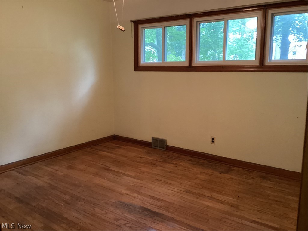 2112 Woodland Street NE Warren OH 44483