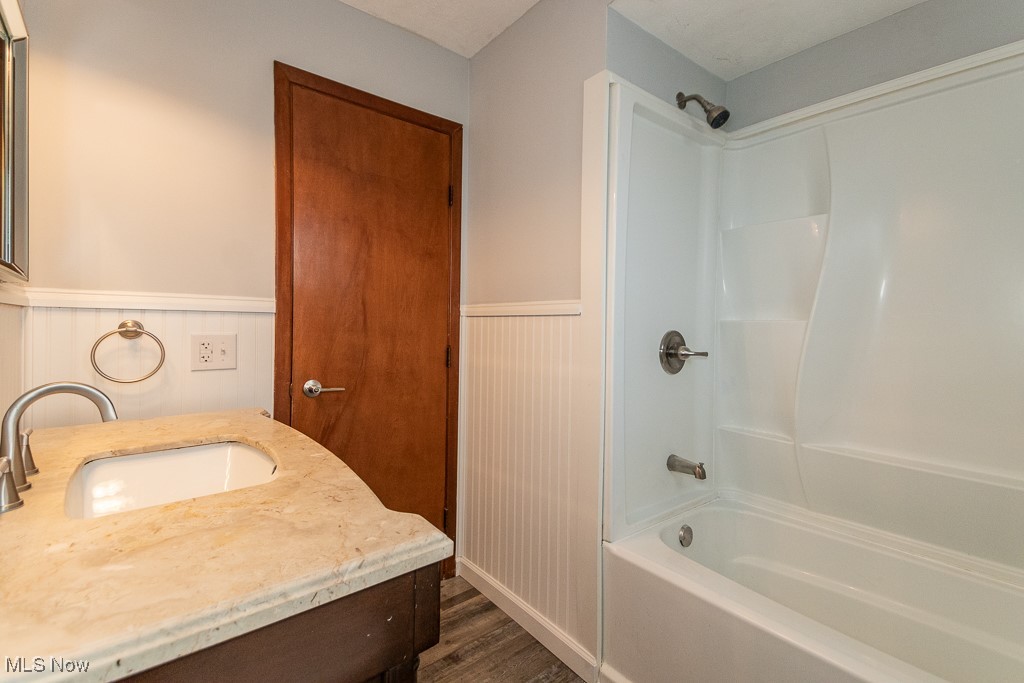 24350 Russell Avenue Euclid OH 44123