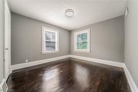3273 E Scarborough Road Cleveland Heights OH 44118