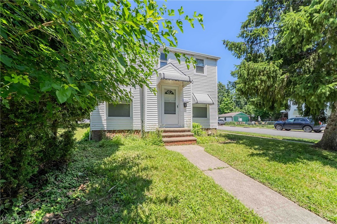 19211 Mohican Avenue Cleveland OH 44119