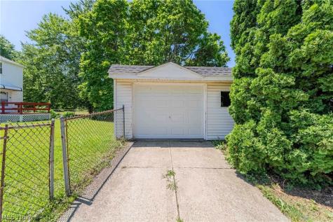 19211 Mohican Avenue Cleveland OH 44119