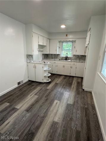 1445 Burkhardt Avenue Akron OH 44301