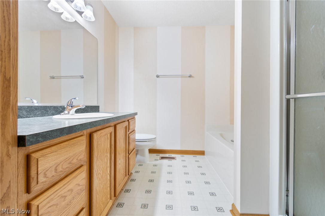 2823 Stratford Circle Green OH 44312