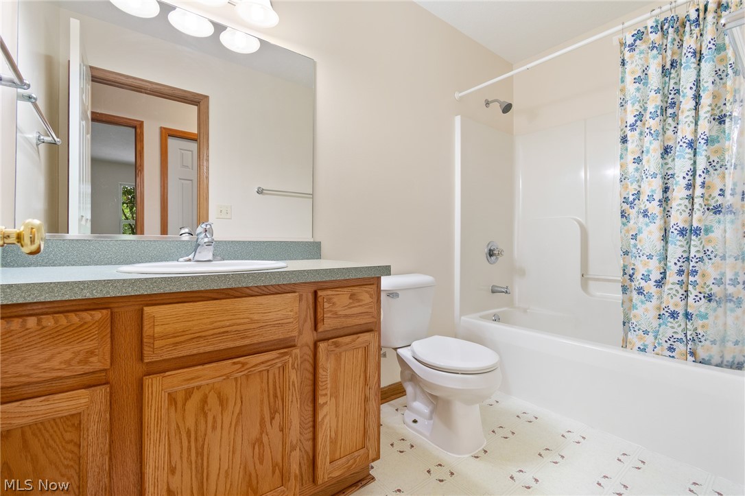2823 Stratford Circle Green OH 44312