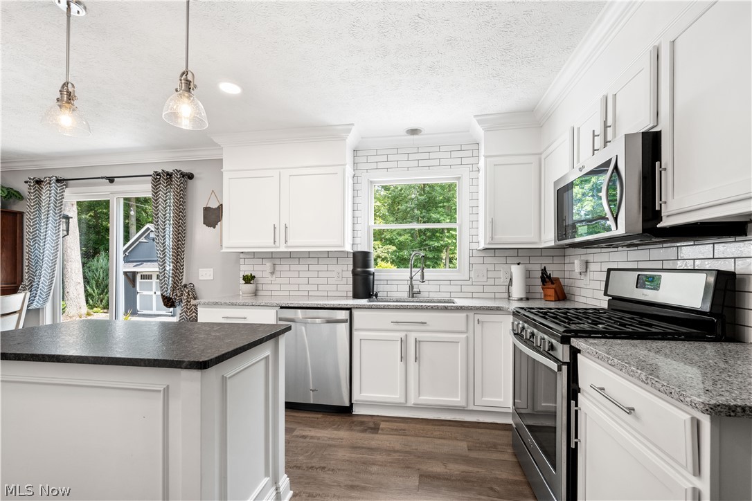 423 Crestwood Drive Avon Lake OH 44012