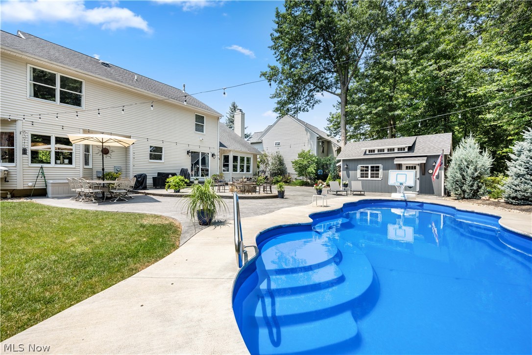 423 Crestwood Drive Avon Lake OH 44012