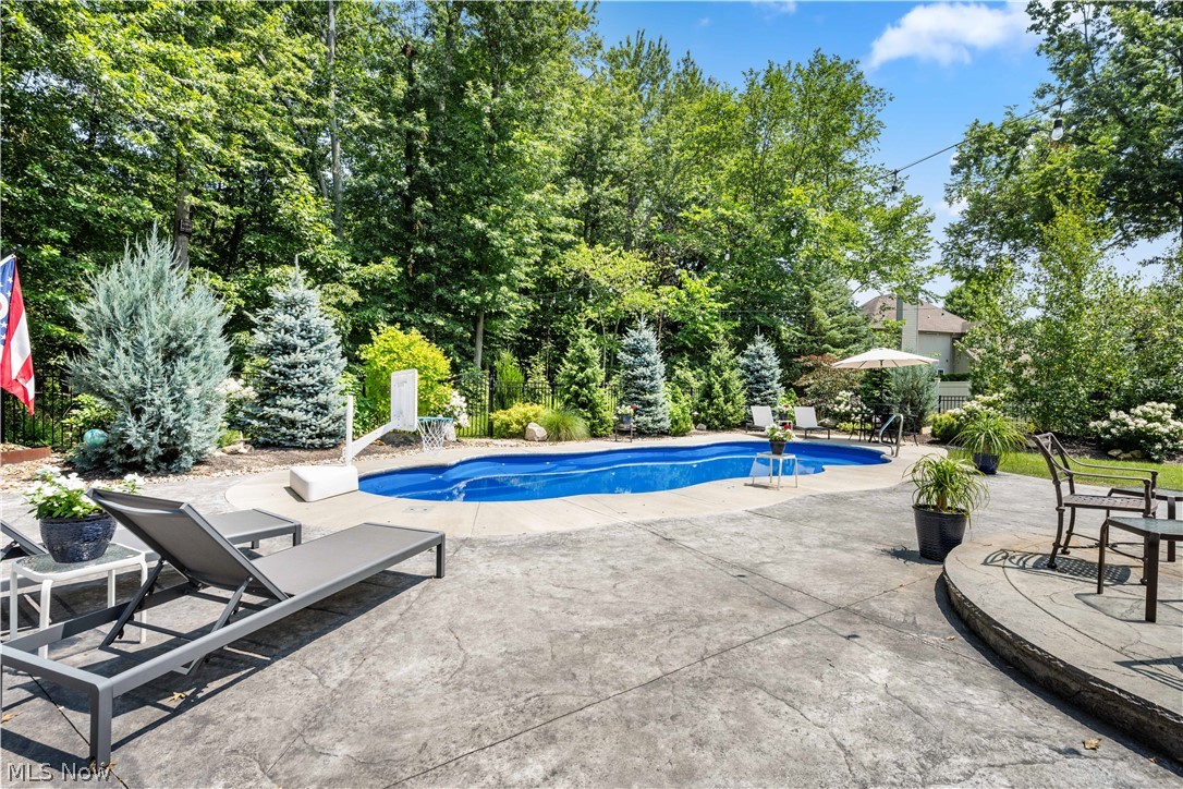 423 Crestwood Drive Avon Lake OH 44012